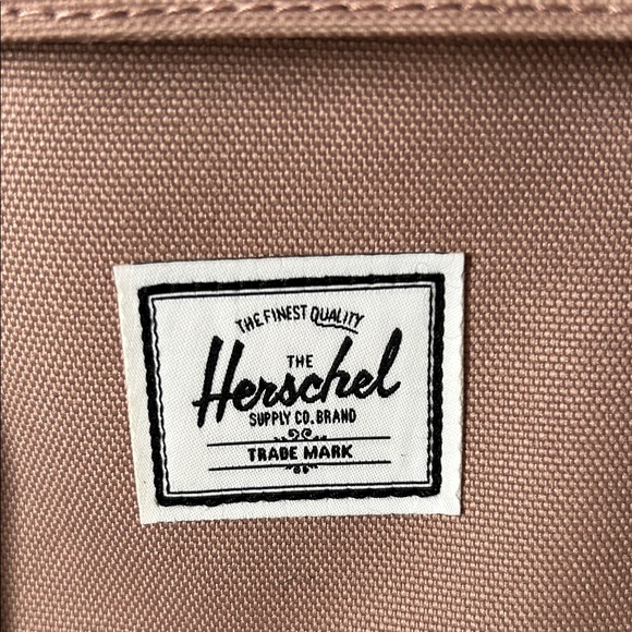 🎒 Herschel Little America Backpack – Rose Pink 🌸
Brand new with tags ✅ - Picture 2 of 10